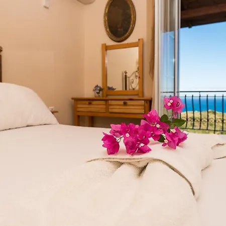Fiore Hill Sea View Studios *