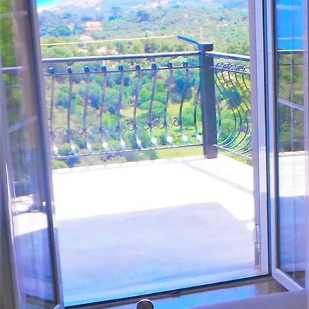 Fiore Hill Sea View Studios